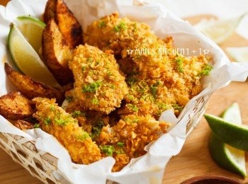 step4: 最後在烤好的雞肉上刨上適量的檸檬皮增加香氣就完成了。