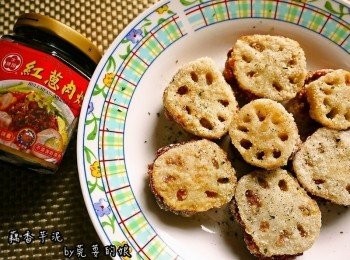 step7: 其實步驟很簡單就是<span class="group_2">內餡</span>拌一拌後沾粉炸，沒什麼技巧可言^^非常好上手唷 若沒蓮藕亦可用餅乾代替~也就是古早味芋頭餅XD剩的多的芋泥可炸成芋球也很好吃