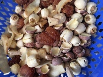 step1: 將所有材料洗淨，白蓮子芯可清熱氣，但較苦，隨個人喜愛是否去芯