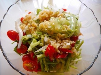 step2: *混合<span class="group_1">食材</span>與<span class="group_2">調味</span>醬。