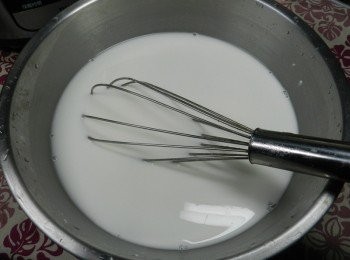 step6: 在來米粉與剩的800c.c.的水拌勻