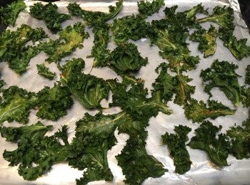 step4: 170度預熱焗爐，用150度烤焗15分鐘，直到脆片邊緣略帶微微啡。