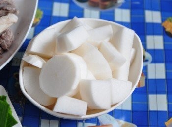 step4: 白蘿蔔切成小圓塊備用