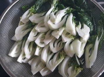 step3: 白菜，清洗後切開備用