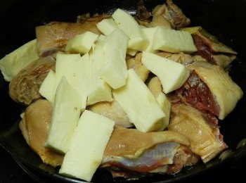 step4: 加入去皮切塊的山藥拌炒