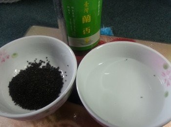 step3: 將1湯匙蘭香子用凍開水浸約5分鐘待發大,隔去水份