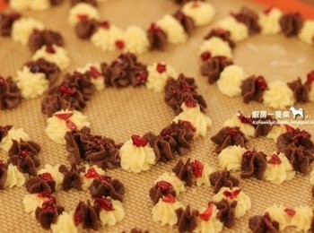step10: 點綴泡好的蔓越莓乾。