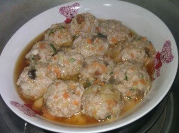 step6: 直接放入電鍋(外鍋8分滿碗水)蒸煮至電元跳起