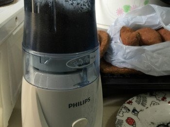 step1: 黑芝麻用攪拌器打粉狀（個人不會打至粉末，因想有口感）