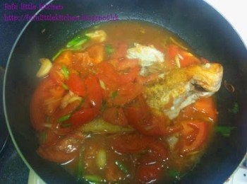 step5: 加入紅衫魚與汁料拌勻，即可上碟。