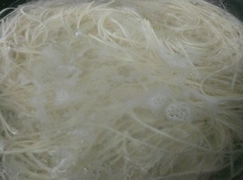 step1: 水滾下麵條