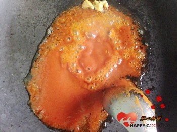 step6: 鍋中爆香蒜頭,倒入<span class="group_3">醬汁</span>燒至濃稠