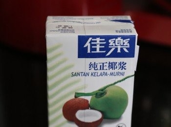step2: 椰槳+糖用熱水座溶，甜度自己調較
