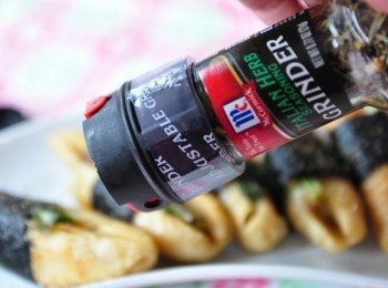 step7: 灑些義大利香料粉調味