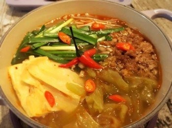 step6: 最後加入韮菜、胡椒粉、麻油攪勻熄火便可