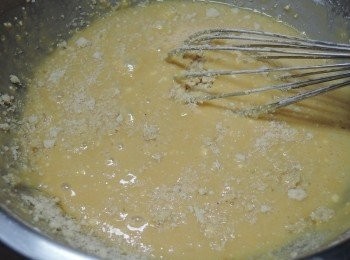 step5: 加入杏仁粉拌勻(不是泡杏仁茶的杏仁粉喔！是用杏仁磨碎的粉末，食品材料行有賣)