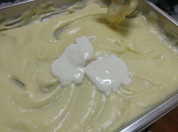 step4: 最後加入淡忌廉攪至混合便完成。