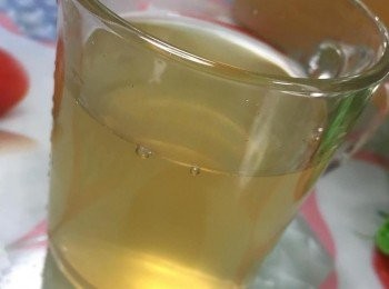 step4: 將水煮沸，加入所有材料，水沸後，轉小火煮45分鐘，即成