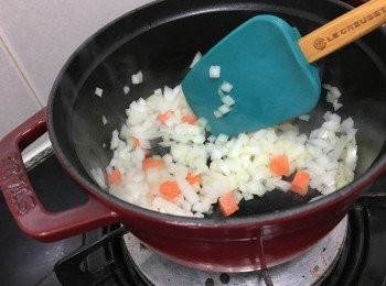 step6: 洋蔥炒至軟身半透明狀更香甜