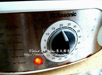 step5: 再逐一將黃蕃薯粒及紫蕃薯粒同樣放入電蒸鍋內蓋上蓋蒸20分鐘