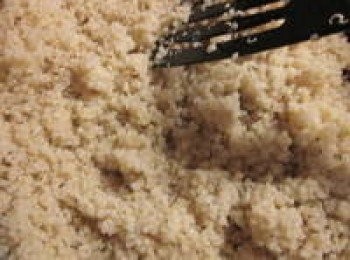 step6: 原鍋放入煮好的蔾麥並依個人喜愛加蒜味胡椒塩拌勻調整味道