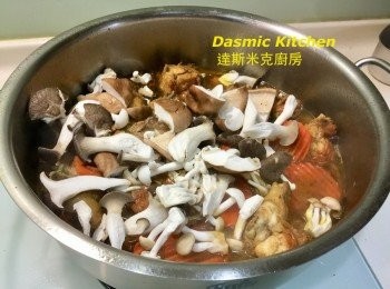 step8: 加入香菇， 拌炒約1分鐘
