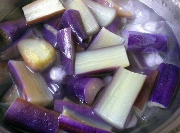 step4: 茄子撈起冰鎮5分鐘~