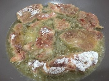 step14: 大火開鑊下5湯匙油至滾