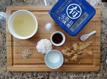 step1: (記住: 日式「醬油」即鼓油跟港式鼓油不同,味道上有出入不可換轉,可以在一些上樓舖HK$十多元也有交易)
☆也不可以用壽司醬油代替☆