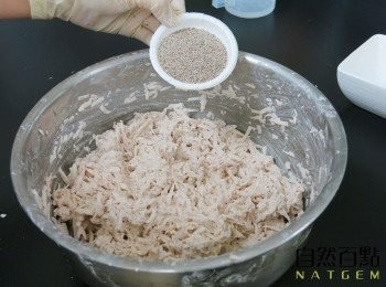 step6: 加入奇亞籽攪拌均勻