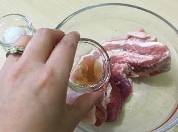 step3: 用 1湯匙紹興酒
