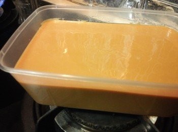 step7: 將年糕糊過篩倒入已抹油蒸盤, 八分滿即可