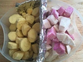 step3: 芋頭去皮切小塊，與地瓜ㄧ起蒸30分鐘。