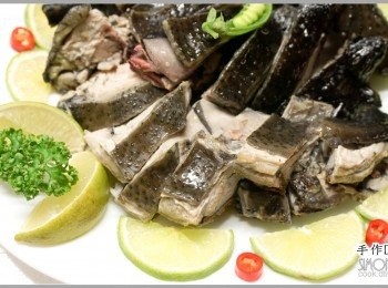 step12: 這個雞不但夠肥而且肉質相當緊實，果然是放山土雞才會具備的條件。