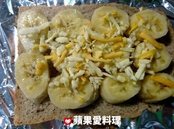 step2: 舖上乳酪絲。