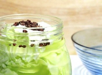 step5: 練習二 學習份量
<span class="group_1">食材</span> Ingredients
高麗菜手撕至瓶滿 Shredded Cabbage
食鹽1/2茶匙 1/2 tsp Salt
花椒粒1/2茶匙 1/2 tsp Zanthoxylum
泡菜水+ 自來水灌至瓶口 Pickles juice + Tap water
第二次製作時, 先再試一下泡菜水的鹹味。判斷是否需要補充食鹽和花椒粒。
上次的甜椒帶走了鹽份, 這次再加入食鹽1/2茶匙和花椒粒1/2茶匙。
操作時程相同。室温發酸後放冰箱, 7天內食用完畢, 泡菜水繼續放冰箱至下次