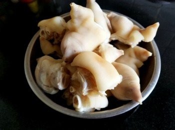 step3: 用薑片，黃酒出水去腥備用