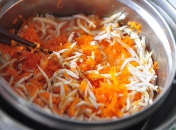 step9: 電源跳起後，就有熱騰騰如晚霞般美麗的顏色米飯囉~