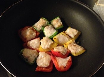 step6: 直至墨魚膠煎至金黃, 反轉煎另一邊, 略煎1-2分鐘即可