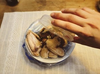 step6: 加入醃料蒜蓉