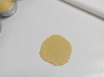 step13: 滾圓舖上菠蘿皮饀