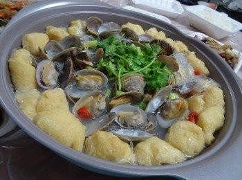 step4: 灑上適量唐芹段／紅椒粒／芫茜便完成