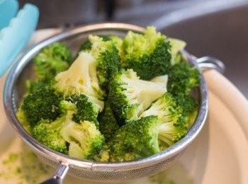 step2: 青花椰菜燙過後隔乾水備用