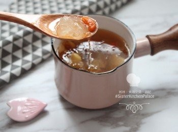 step4: 再加雪燕同雪蓮子，翻滾後小火煲15分鐘即成