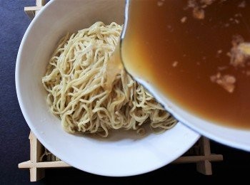 step5: 將步驟4倒入麵條中