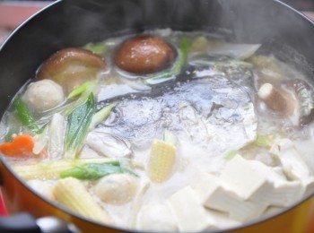 step6: 約莫燉煮40~50分鐘，再放入豆腐煮滾，美味湯頭完成囉!!