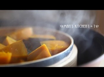 step2: 將南瓜下鍋蒸5分鐘後起鍋備用。(水滾後下鍋)