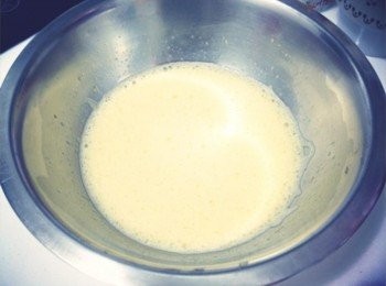 step4: 打發泡的樣子~~黃色的^^