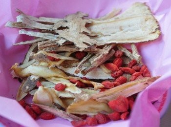 step1: 這是直接去中藥行請老闆幫我搭配適合全家人的補帖~