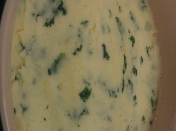 step6: 將薯蓉放入焗盆表面加上芝士。